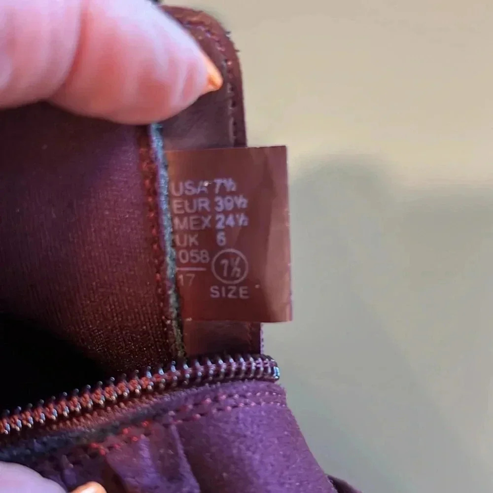 FIONI ANKLE BOOTS UPSCALE SUEDE SMOOTH SEXY BURGUNDY SLEEK SIZE 7.5 HARDLY WORN - Picture 4 of 6